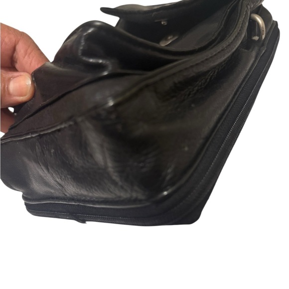 Wilson’s  leather Men's Black Leather Wristlet Bag. Pure leather with slots - Picture 6 of 11